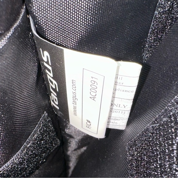 🎒 Targus Rolling Laptop Backpack AC0091 - Professional Travel Companion - Picture 9 of 9